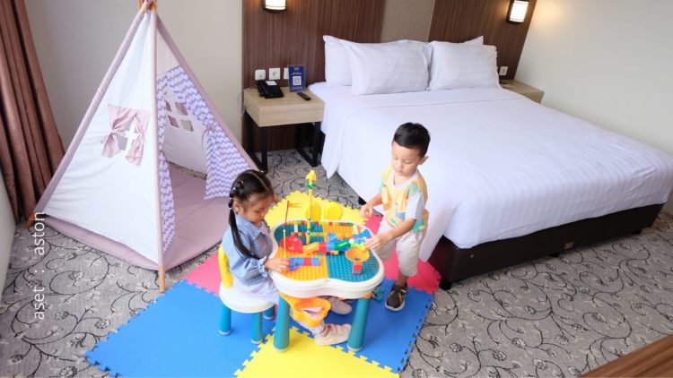 Fasilitas Tenda Anak dan Mini Playground Di Kamar Aston Gorontalo Hotel & Villas