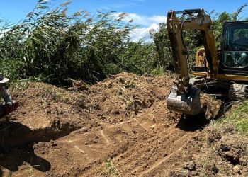 Proses pembuatan saluran sekunder di wilayah Kecamatan Duhiadaa oleh komunitas penambang rakyat, Sabtu (8/2/2025).