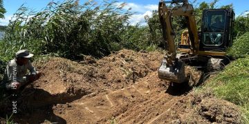 Proses pembuatan saluran sekunder di wilayah Kecamatan Duhiadaa oleh komunitas penambang rakyat, Sabtu (8/2/2025).