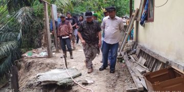 Ketua dan Anggota DPRD Kabupaten Pohuwato saat turun langsung mengecek kondisi warga Desa Soginti, Kecamatan Paguat, Selasa (28/1/2025).