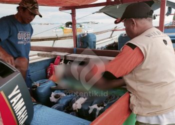 Proses evakuasi jasad bocah yang terseret arus di Sungai Marisa, Jumat (7/3/2025).