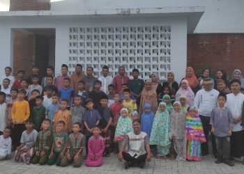 Rakyat penambang bersama Karang Taruna Kabupaten Pohuwato menggelar buka bersama anak-anak yatim dan para penghafal Al-Qur’an, Jumat (14/3/2025).