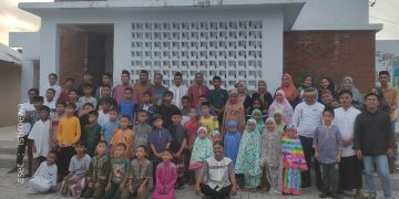 Rakyat penambang bersama Karang Taruna Kabupaten Pohuwato menggelar buka bersama anak-anak yatim dan para penghafal Al-Qur’an, Jumat (14/3/2025).