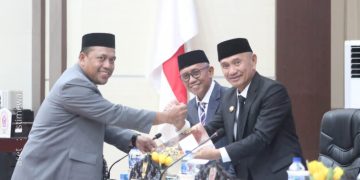 Penyerahan Pokok pikiran hasil. Reses Anggota DPRD Kabupaten kepada Bupati dan Wakil Bupati.