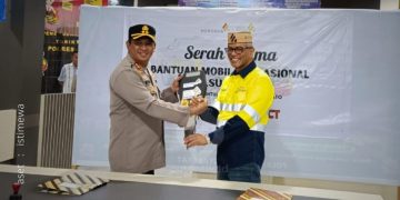 Penyerahan bantuan mobil operasional Pani Gold Project kepada Polres Pohuwato.