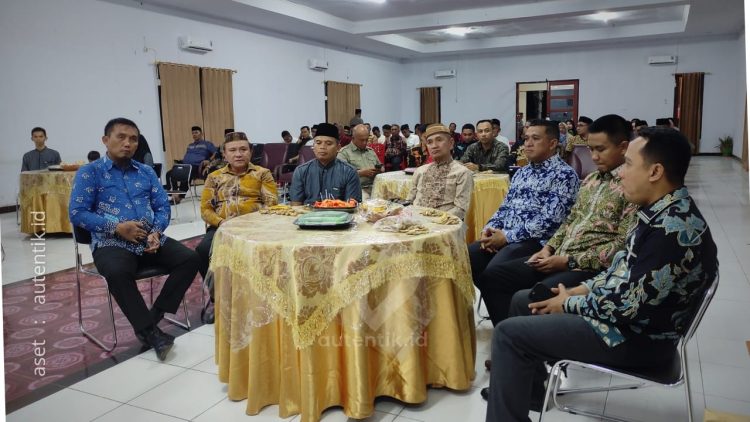 Ketua DPRD Kabupaten Pohuwato, Beni Nento (kedua kiri) bersama Forkopimda saat menghadiri pisah sambut Kapolres Pohuwato, Senin (24/3/2025).