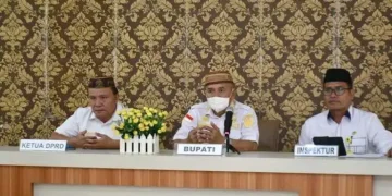 Ketua DPRD Beni Nento (kiri) saat menghadiri peluncuran Indikator Indeks Pencegahan Korupsi Daerah (IPKD) Monitoring Center for Prevention (MCP) Tahun 2025.