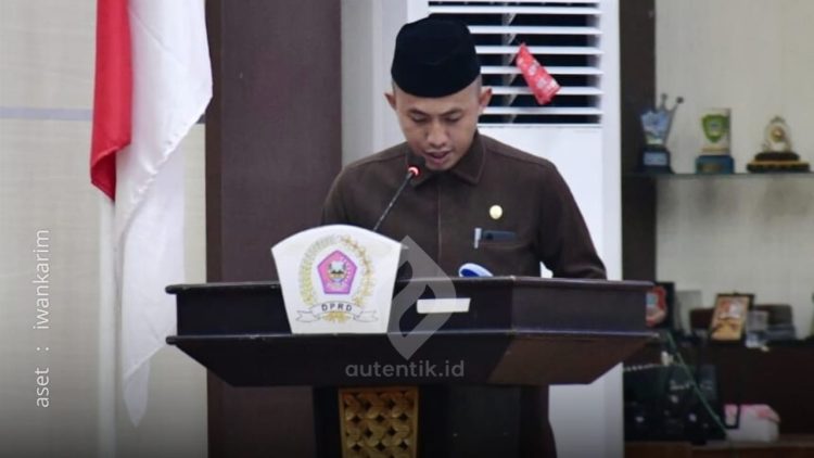 Penyampaian pandangan umum Fraksi NasDem atas LKPJ Pemerintah Kabupaten Pohuwato tahun 2024, Senin (14/4/2025).