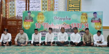 Ketua DPRD Kabupaten Pohuwato, Beni Nento (kedua kiri) saat menghadiri peringatan 10 Muharram 1447 H.