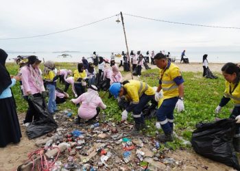 Giat kolaborasi bersih pantai PGM